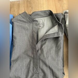 FIGS RAFAELA GRAPHITE OVERSIZED SCRUB TOP SIZE M